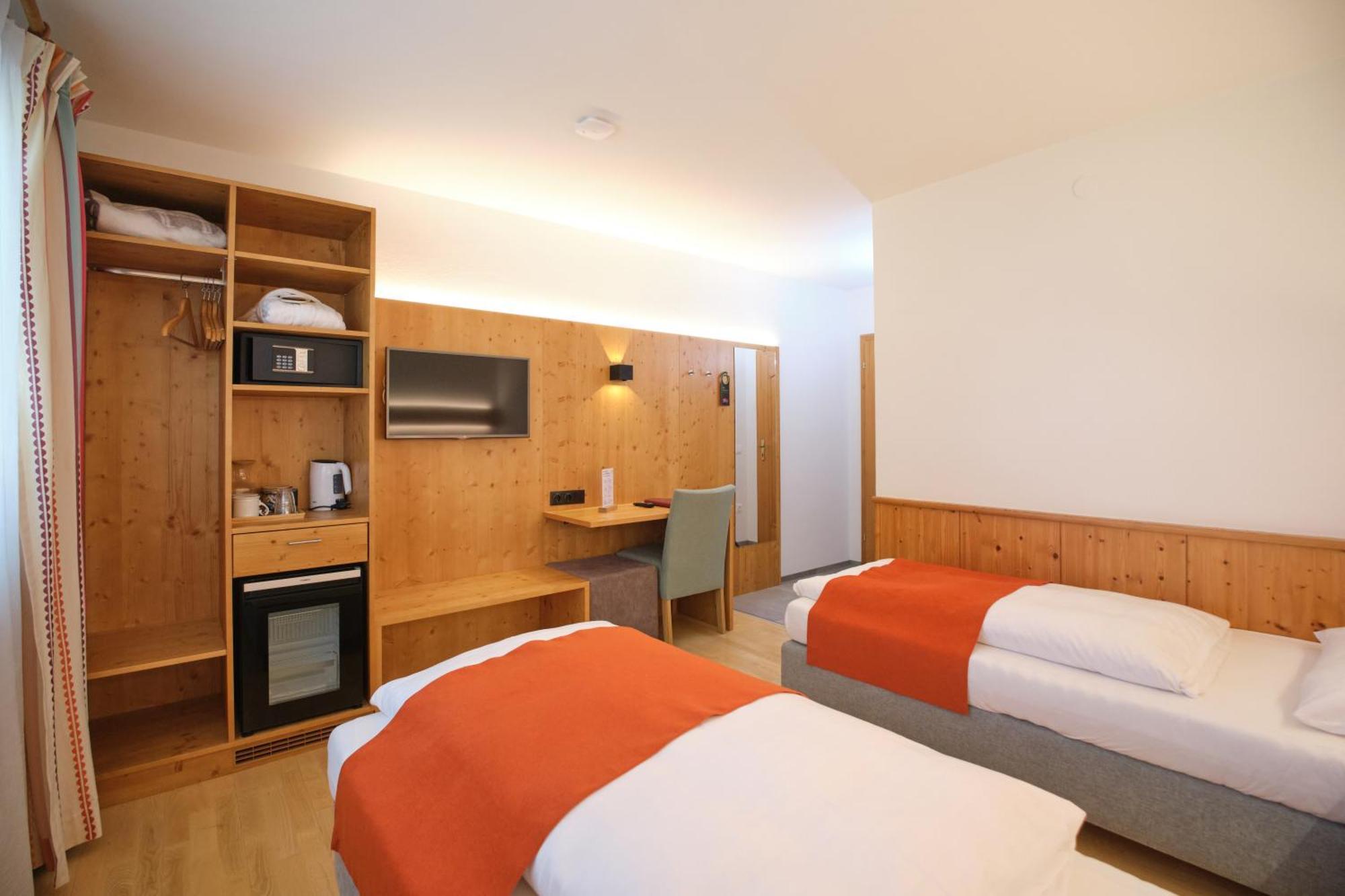 Santner, Hotel Ойгендорф Екстериор снимка