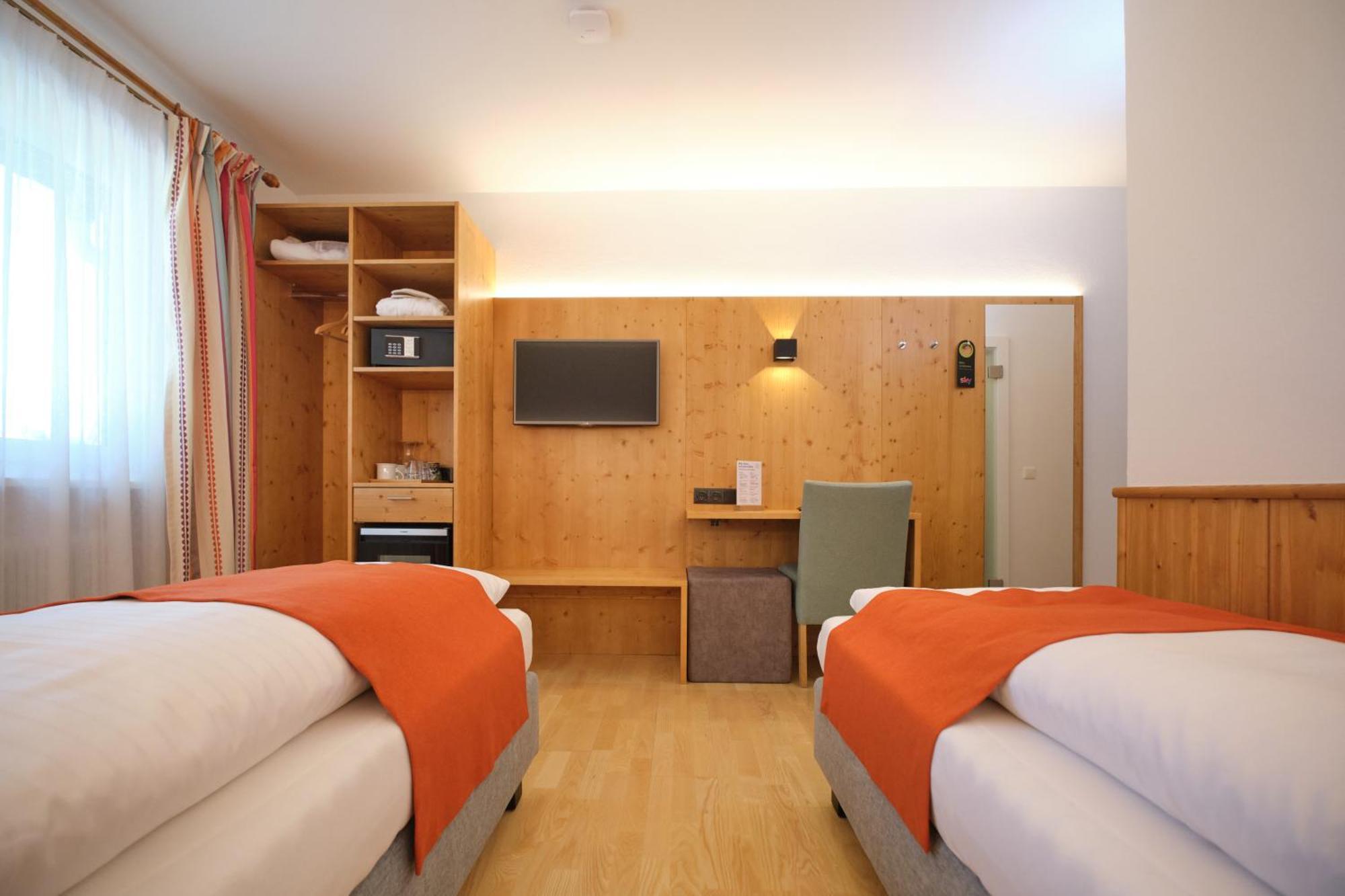 Santner, Hotel Ойгендорф Екстериор снимка